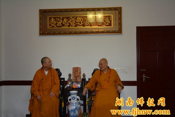 Trung Quốc: Hiệp hội Phật giáo Canada viếng thăm Lộc Sơn Tự