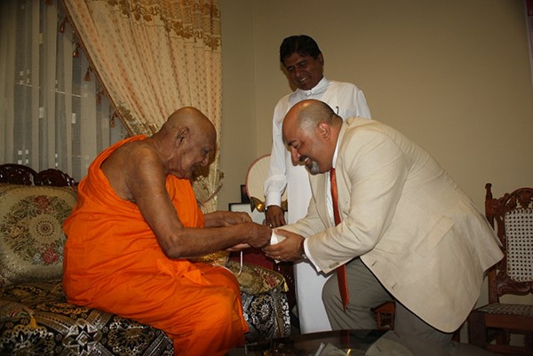 Sri lanka: Đại sứ Hoa Kỳ chiêm bái xá lợi Răng Phật tại chùa  Sri Dalada Maligawa