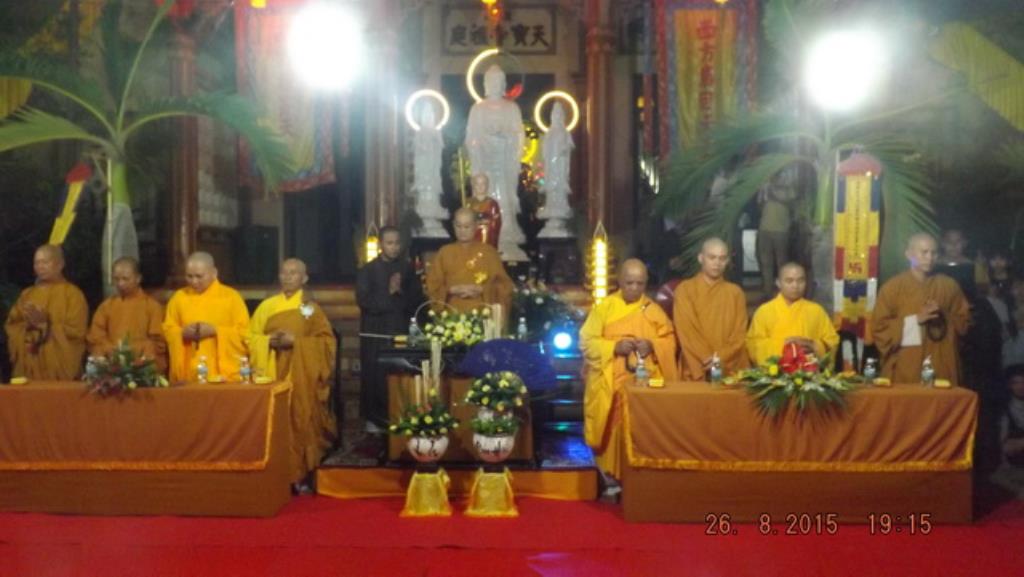 Pháp hội Vu lan-Lễ bông hồng cài áo ở tổ đình Thiên Bửu