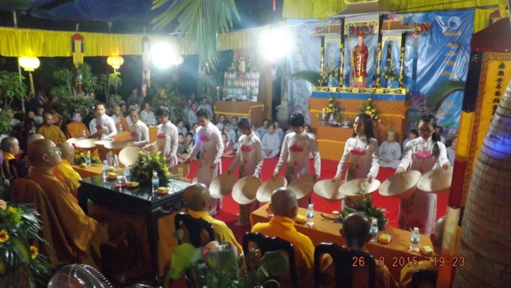 Pháp hội Vu lan-Lễ bông hồng cài áo ở tổ đình Thiên Bửu