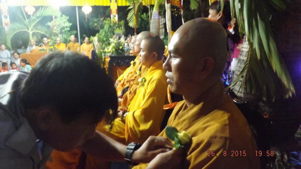 Pháp hội Vu lan-Lễ bông hồng cài áo ở tổ đình Thiên Bửu