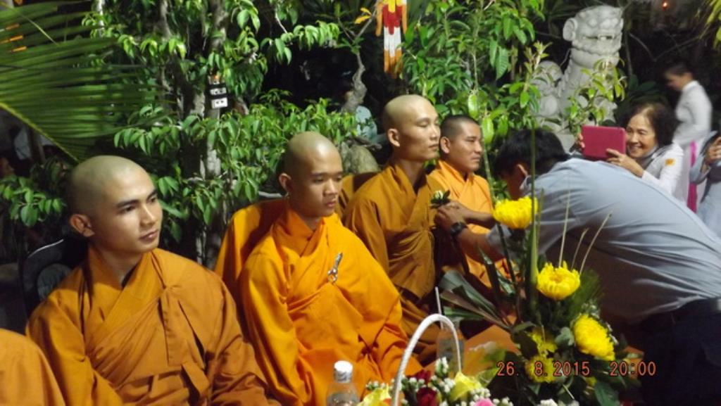Pháp hội Vu lan-Lễ bông hồng cài áo ở tổ đình Thiên Bửu
