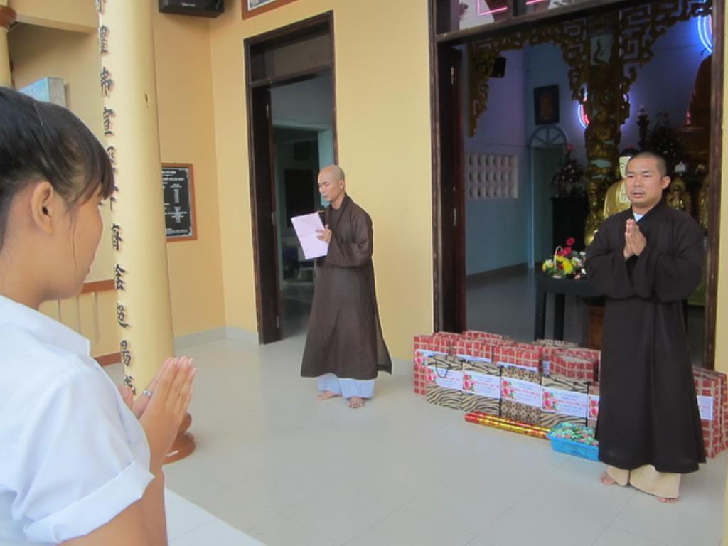 Chùa Bảo Phước mang “Hoa hồng xuống phố”