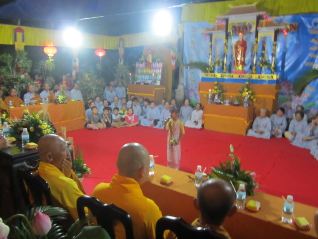 Pháp hội Vu lan-Lễ bông hồng cài áo ở tổ đình Thiên Bửu