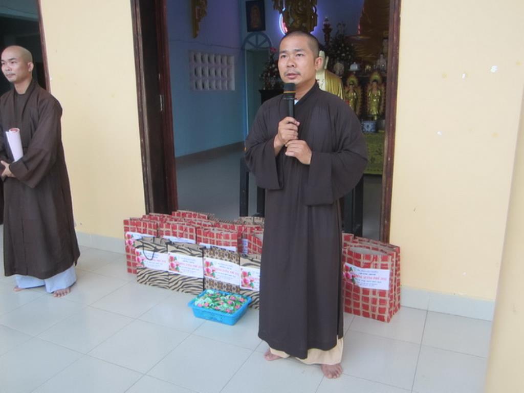 Chùa Bảo Phước mang “Hoa hồng xuống phố”