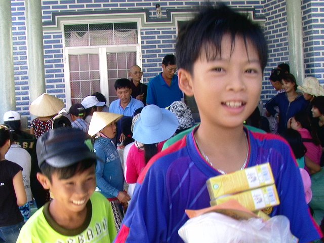 Phật giáo Khánh Hòa tao tặng 3.514 phần quà cho đồng bào nghèo nhân mùa Vu lan Báo hiếu