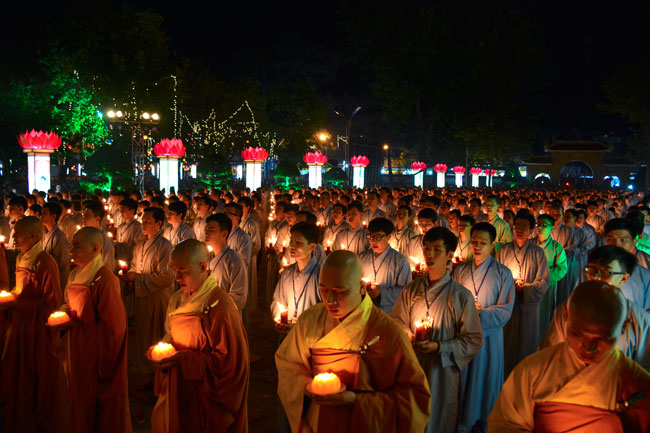 Đêm Hoa Đăng vía Phật A Di Đà