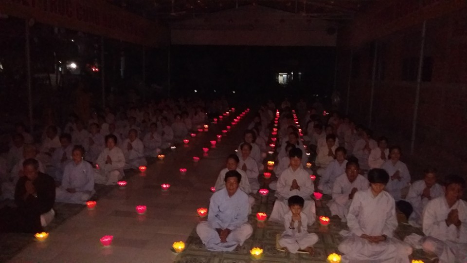 Tiền Giang: Chùa Kim Linh trang nghiêm tổ chức Đêm hoa đăng vía Phật Di Đà