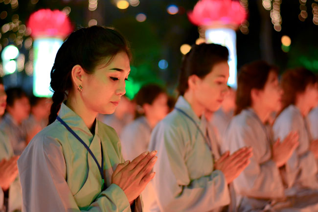 Đêm Hoa Đăng vía Phật A Di Đà