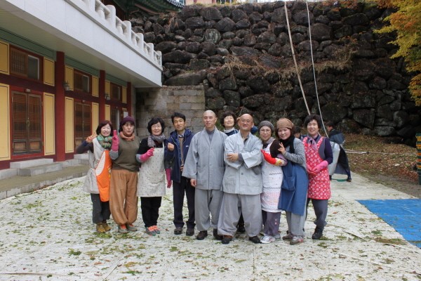 Hàn Quốc Tổ Đình Hải Ấn Thu hoạch bắp cải làm Kim Chi