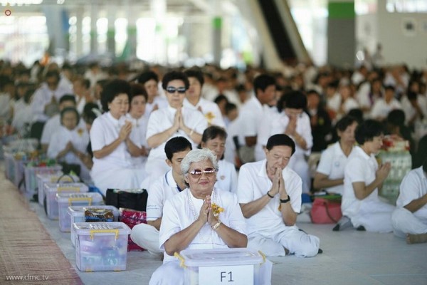 Chùm ảnh Dâng y Kathina tại Tỉnh Pathum Thani, Thái Lan