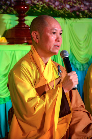 Đêm Hoa Đăng vía Phật A Di Đà