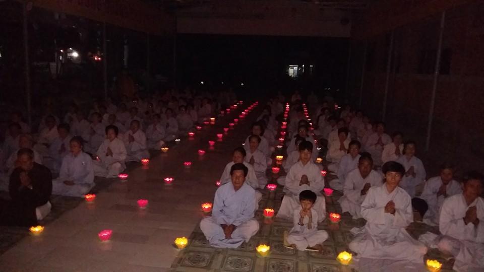 Tiền Giang: Chùa Kim Linh trang nghiêm tổ chức Đêm hoa đăng vía Phật Di Đà