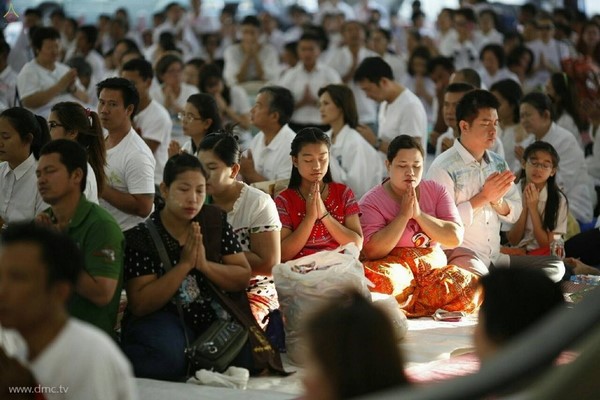 Chùm ảnh Dâng y Kathina tại Tỉnh Pathum Thani, Thái Lan