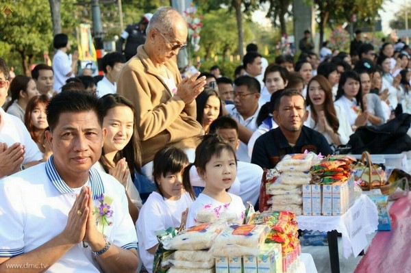 Thái Lan: Phật Giáo Tỉnh Phitsanulok tổ chức Lễ hội cúng dường tứ sự cho ba nghìn vị  Tăng