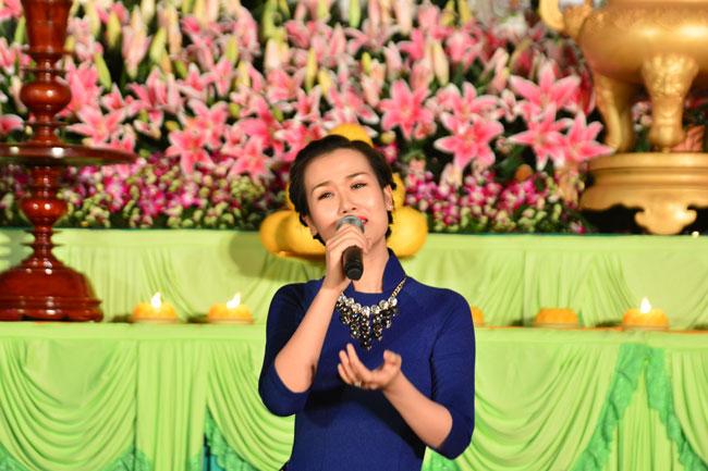 Đêm Hoa Đăng vía Phật A Di Đà