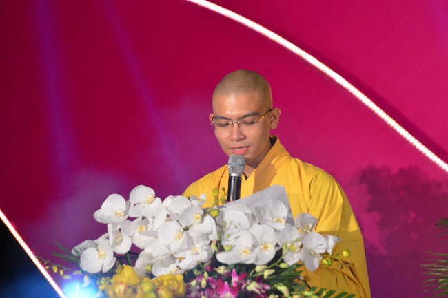 Đêm Hoa Đăng vía Phật A Di Đà