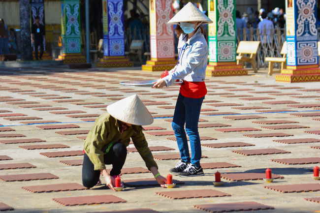 Đêm Hoa Đăng vía Phật A Di Đà
