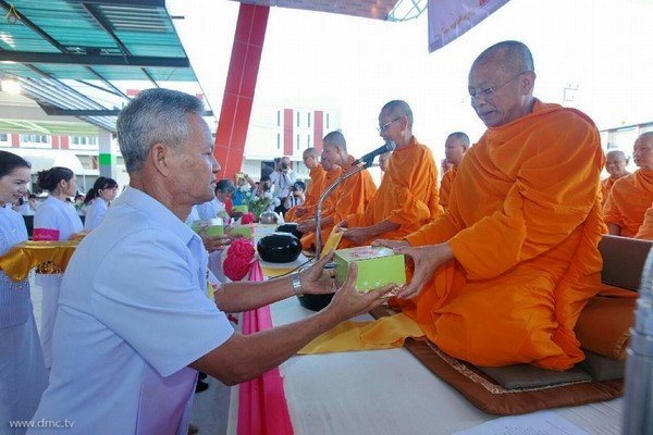 Chùm ảnh Dâng y Kathina tại Tỉnh Pathum Thani, Thái Lan