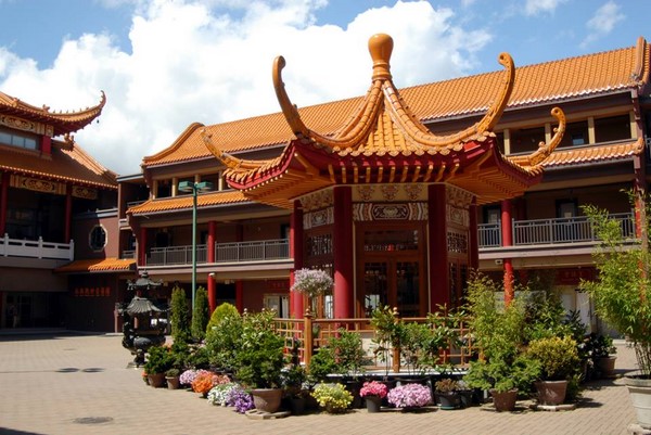 Danh thắng Linh Nghiêm sơn tự Canada