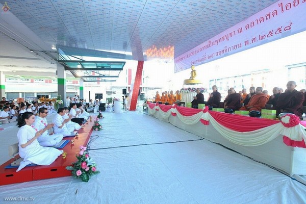 Chùm ảnh Dâng y Kathina tại Tỉnh Pathum Thani, Thái Lan