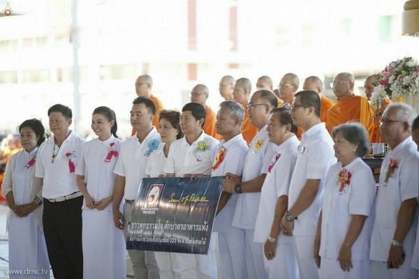 Chùm ảnh Dâng y Kathina tại Tỉnh Pathum Thani, Thái Lan