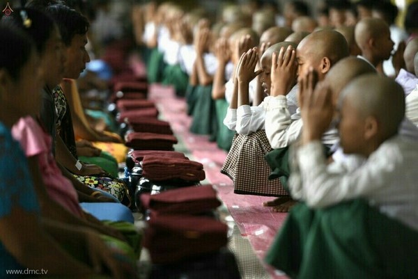 Chùm ảnh Lễ xuất gia gieo duyên thành phố Dawei, Đông Nam Myanmar.