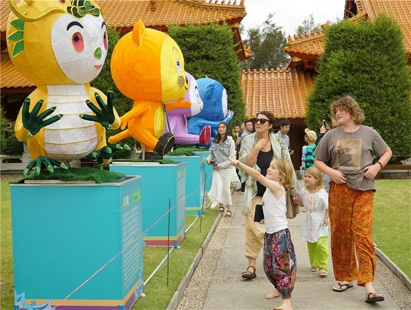 Australia: Nam Thiên Tự giao lưu Văn hóa Văn nghệ dịp Noel