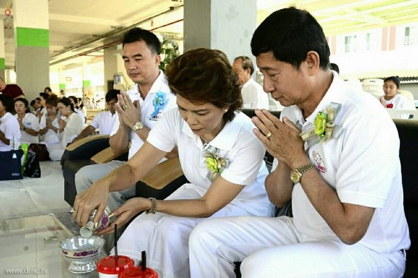 Chùm ảnh Dâng y Kathina tại Tỉnh Pathum Thani, Thái Lan