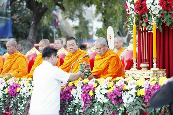 Thái Lan: Phật Giáo Tỉnh Phitsanulok tổ chức Lễ hội cúng dường tứ sự cho ba nghìn vị  Tăng