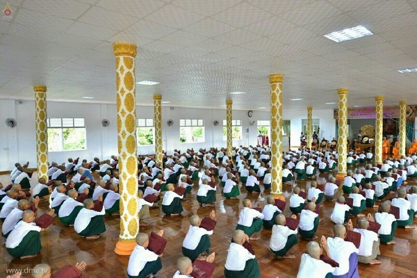 Chùm ảnh Lễ xuất gia gieo duyên thành phố Dawei, Đông Nam Myanmar.