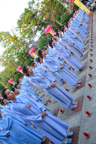 Đêm Hoa Đăng vía Phật A Di Đà