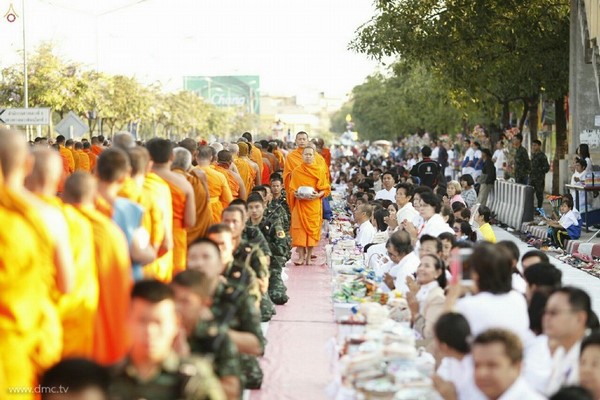 Thái Lan: Phật Giáo Tỉnh Phitsanulok tổ chức Lễ hội cúng dường tứ sự cho ba nghìn vị  Tăng