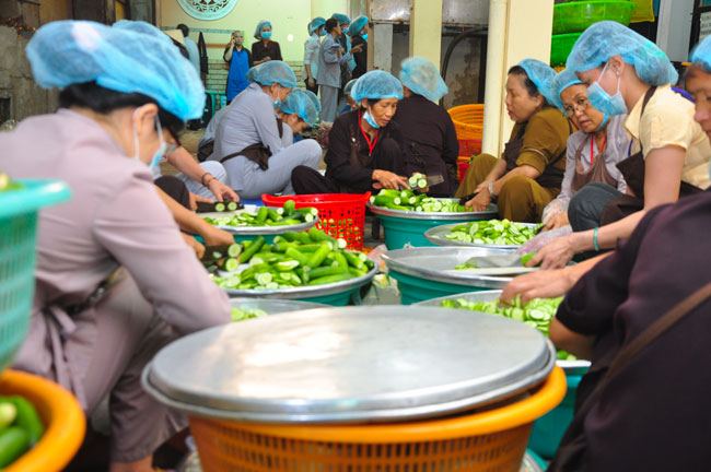 Đêm Hoa Đăng vía Phật A Di Đà