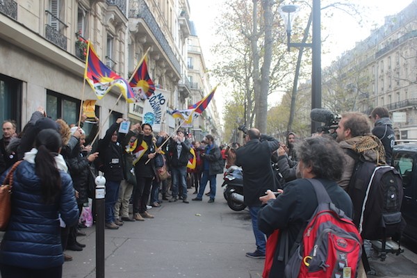 Cộng đồng Tây Tạng tuần hành tại Hội nghị Quốc tế về Biến đổi Khí hậu (COP21) Paris