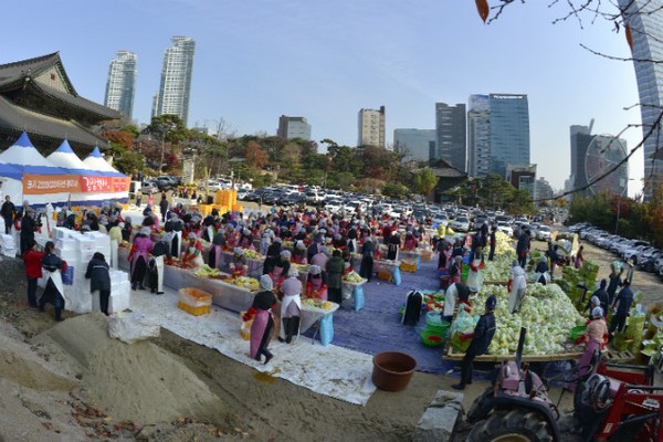 Hàn Quốc: Tổ đình Bongeunsa làm Kim chi “Chia sẻ yêu thương cho người nghèo”