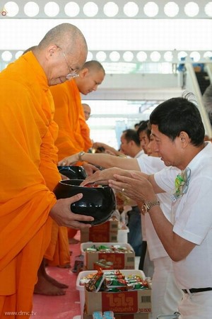 Chùm ảnh Dâng y Kathina tại Tỉnh Pathum Thani, Thái Lan