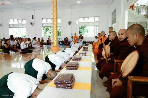 Chùm ảnh Lễ xuất gia gieo duyên thành phố Dawei, Đông Nam Myanmar.