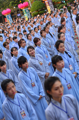 Đêm Hoa Đăng vía Phật A Di Đà