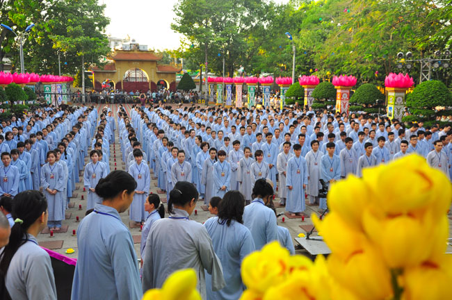Đêm Hoa Đăng vía Phật A Di Đà