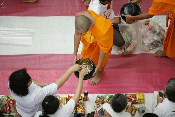 Chùm ảnh Dâng y Kathina tại Tỉnh Pathum Thani, Thái Lan