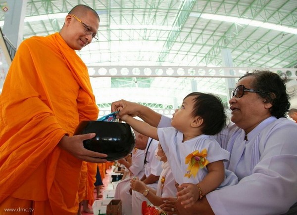 Chùm ảnh Dâng y Kathina tại Tỉnh Pathum Thani, Thái Lan