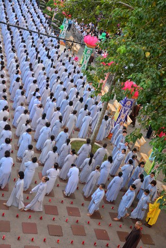 Đêm Hoa Đăng vía Phật A Di Đà