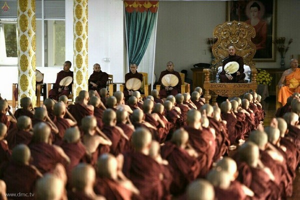 Chùm ảnh Lễ xuất gia gieo duyên thành phố Dawei, Đông Nam Myanmar.