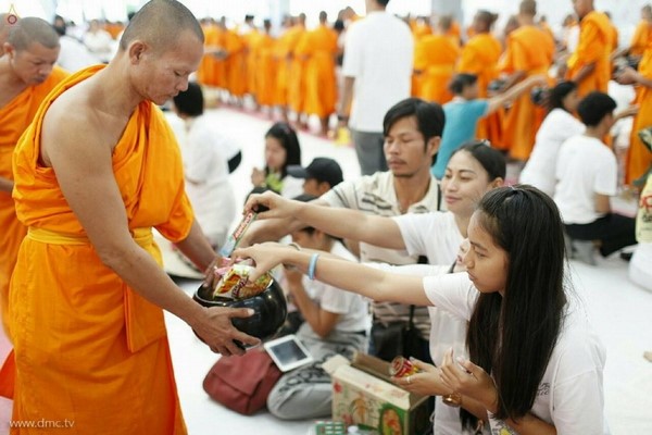 Chùm ảnh Dâng y Kathina tại Tỉnh Pathum Thani, Thái Lan