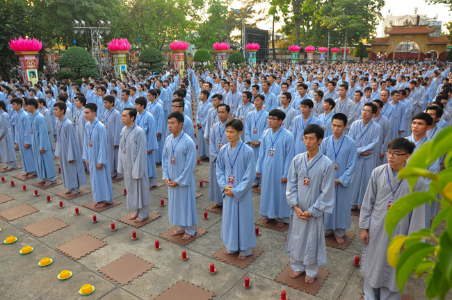 Đêm Hoa Đăng vía Phật A Di Đà