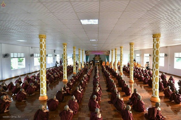 Chùm ảnh Lễ xuất gia gieo duyên thành phố Dawei, Đông Nam Myanmar.