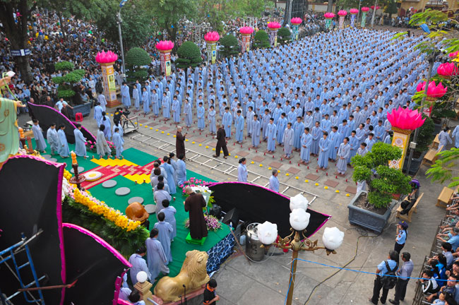 Đêm Hoa Đăng vía Phật A Di Đà