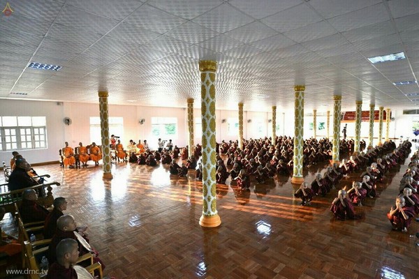 Chùm ảnh Lễ xuất gia gieo duyên thành phố Dawei, Đông Nam Myanmar.