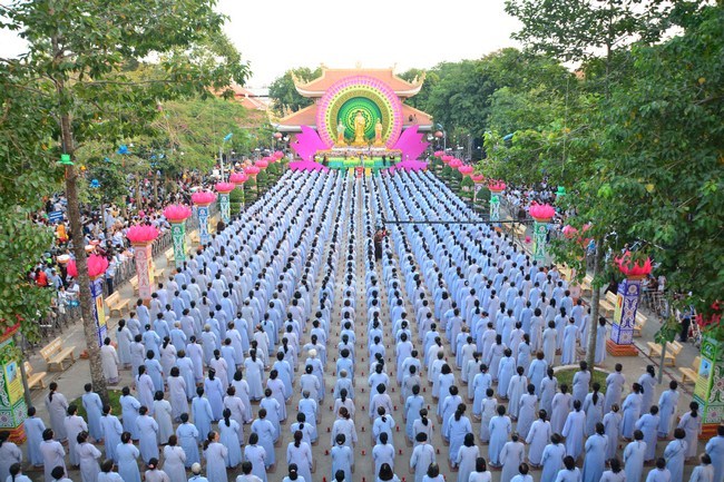 Đêm Hoa Đăng vía Phật A Di Đà